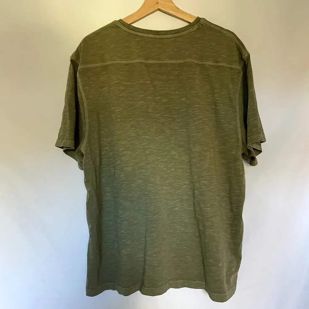 Banana Republic olive green vintage v-neck men's size‎ XL t-shirt cotton top
